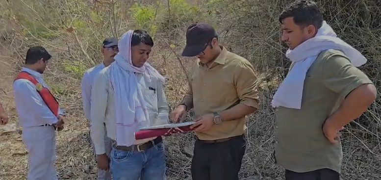 bstvlive's tweet image. चित्रकूट : देवांगना घाटी सर्किट हाउस का निरीक्षण

➡DM पुलकित गर्ग ने किया औचक निरीक्षण
➡व्यवस्थाओं और स्वच्छता का लिया जायजा

#Chitrakoot #DevanganaGhati #CircuitHouse @ChitrakootDm