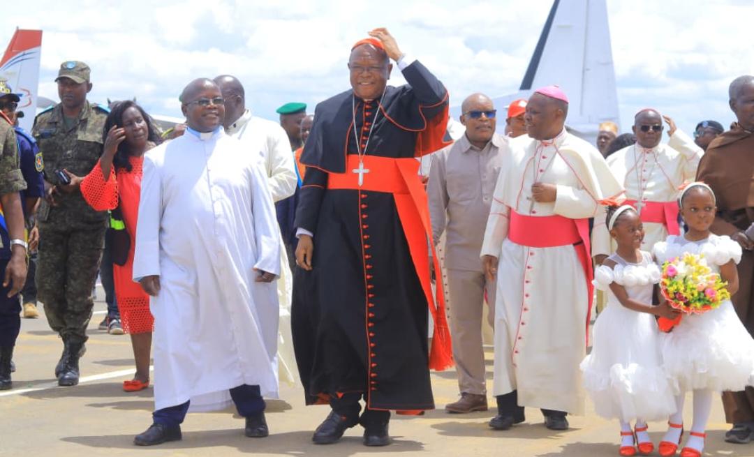 MarcusLoika's tweet photo. #Ituri: Arrivé à #Bunia ce vendredi, le cardinal Fridolin Ambongo va installer le nouvel évêque du diocèse catholique de #Wamba Mgr #Emmanuel_Nguna, à #Mambasa.
@congotask https://t.co/3pCZBVTfxd
