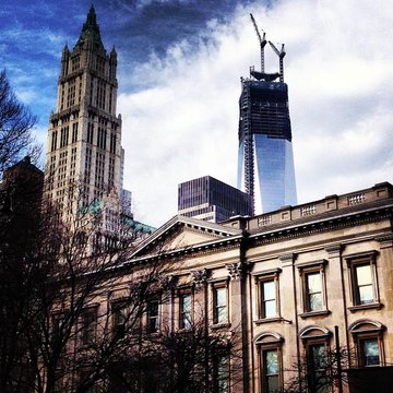 SadaaShree's tweet image. #TodayInHistory

The iconic Woolworth Building in New York City opens in 1913, designed by architect  Cass Gilbert at a height of  792 feet and 55 floors. 

The building pioneered neo-Gothic skyscraper aesthetics, featured in numerous films, and continues as a prominent New York