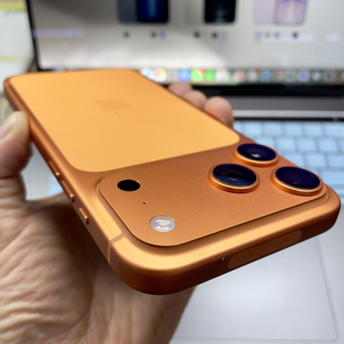 austroimportaci's tweet photo. 📱✨ ¡POTENCIA Y ESTILO EN TUS MANOS! ✨📱
Llévate este iPhone 17 Pro Max 256GB en color naranja 🔥, en estado 100% y totalmente libre para cualquier operadora.

🚀 Rendimiento de alta gama
🔋 Batería al 100%
📶 Compatible con eSIM
🛡 Incluye garantía
🎁 Se entrega con cargador https://t.co/UotuIgXxjq