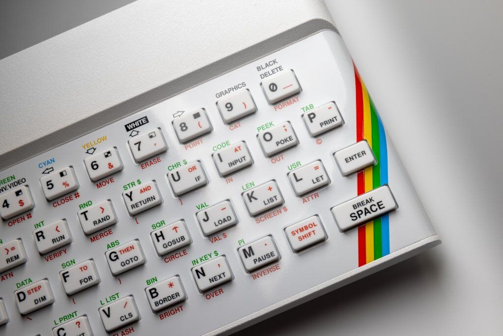 Areajugones's tweet image. El mítico Spectrum blanco del millón de unidades por fin se hace realidad 44 años después 

areajugones.sport.es/videojuegos/el… 

#NintendoSwitch2 #PC #PS5 #XboxSeriesXS
