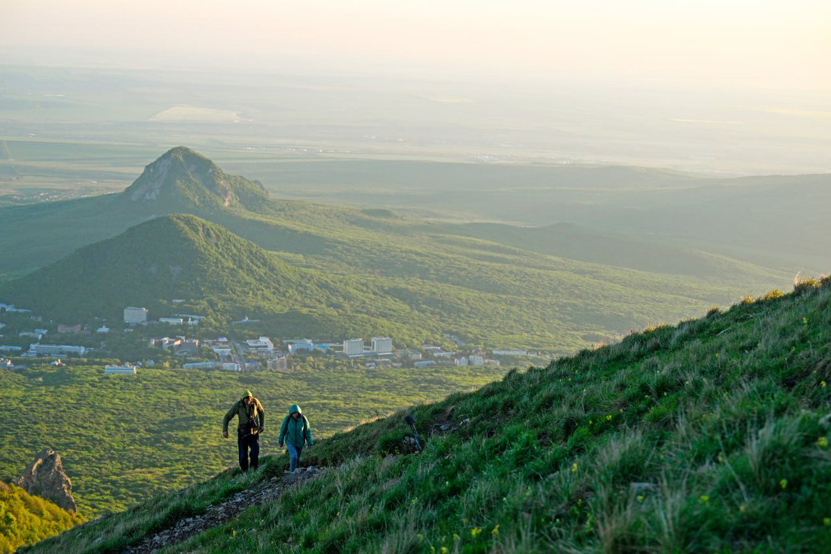 Russia's tweet image. #OTD in 1803, Emperor Alexander I blessed iconic health resort, gem of Russia’s South — #MineralnyeVody, issuing decree to develop this stunning spa region laid amid pristine nature

 🏔 For more than 2️⃣0️⃣0️⃣ years people flock here to heal their body &amp;amp; soul 

❤️ #VisitCaucasus