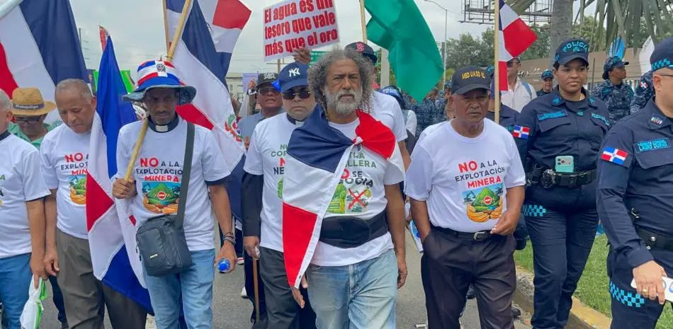 Campesinos marchan en Santiago contra exploración minera en cordillera septentrional eldemocratico.com/campesinos-mar…