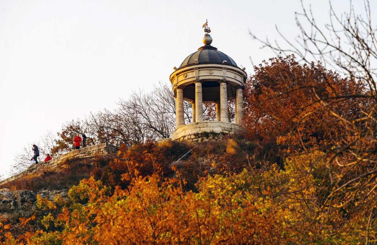 Russia's tweet image. #OTD in 1803, Emperor Alexander I blessed iconic health resort, gem of Russia’s South — #MineralnyeVody, issuing decree to develop this stunning spa region laid amid pristine nature

 🏔 For more than 2️⃣0️⃣0️⃣ years people flock here to heal their body &amp;amp; soul 

❤️ #VisitCaucasus
