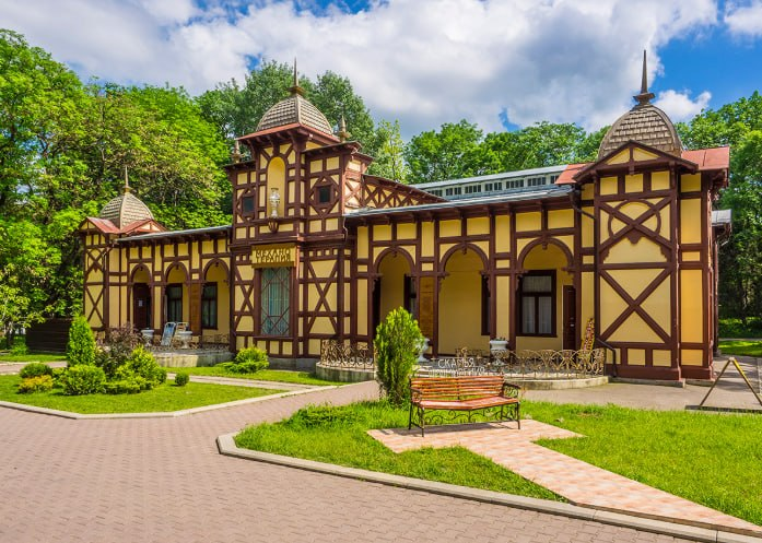 Russia's tweet image. #OTD in 1803, Emperor Alexander I blessed iconic health resort, gem of Russia’s South — #MineralnyeVody, issuing decree to develop this stunning spa region laid amid pristine nature

 🏔 For more than 2️⃣0️⃣0️⃣ years people flock here to heal their body &amp;amp; soul 

❤️ #VisitCaucasus