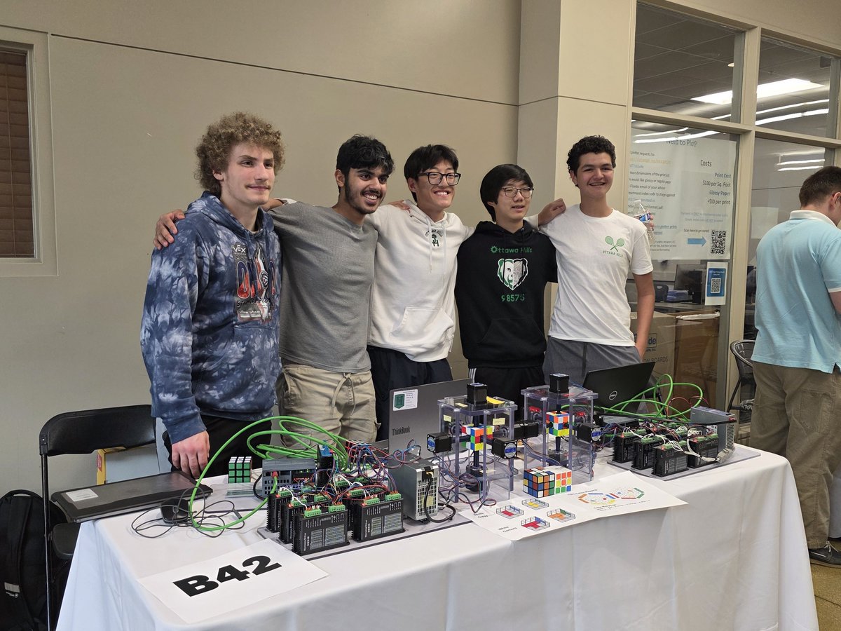 OH_STEM's tweet photo. Mechatronics club is presenting their work at the University of Toledo Senior Design Expo. 

They did some rubics cube surgery when their mechanism broke 😊 https://t.co/pjAFQGnHsw