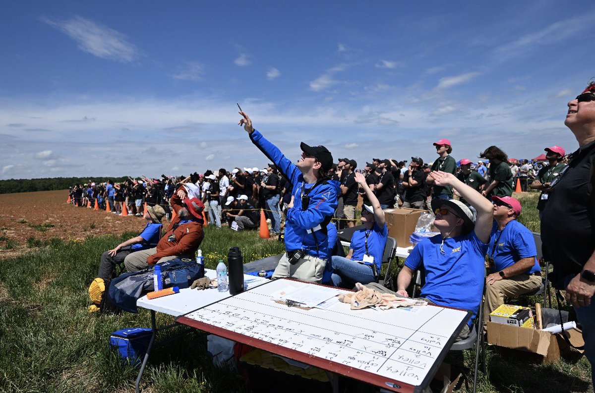 NASA_Marshall's tweet photo. Volley 1: Launched and landed
Volley 2: Headed to the pad
Tune in to our 2026 #StudentLaunch challenge: https://t.co/yWciJQLdu5
πΈ Credit: NASA/Charles Beason https://t.co/G2hDn7qpa5