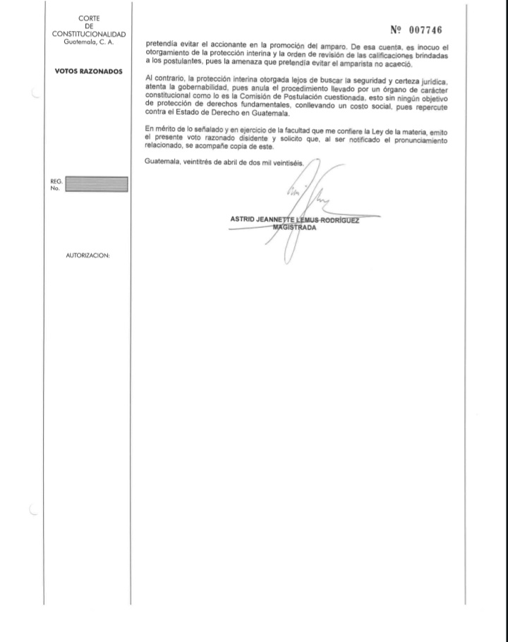 🟠#BrevesTGW | La magistrada de la CC, Astrid Lemus, emitió un voto razonado disidente contra el amparo provisional que deja sin lugar la nómina de seis candidatos a fiscal general, al considerar que la decisión de la mayoría carece de sustento constitucional y procesal.