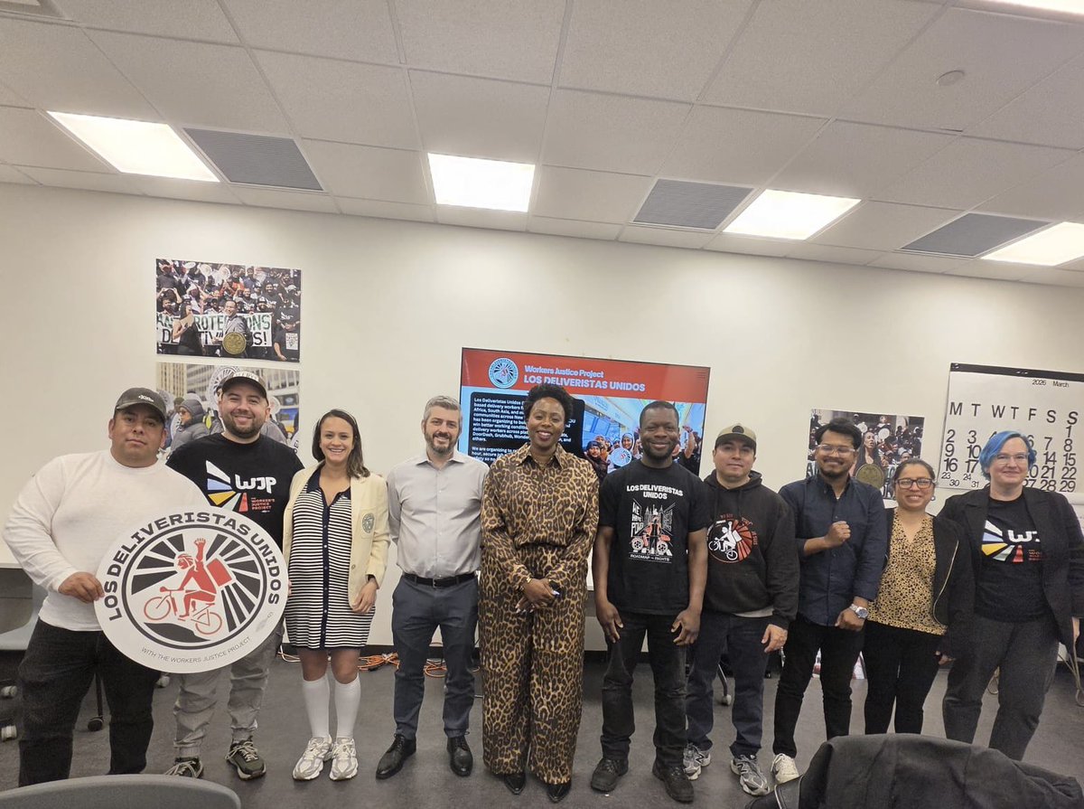 LosDeliveristas's tweet photo. Thank you @NYC_DOT Commissioner Mike Flynn, Tiffany-Ann Taylor, Chief Strategy Officer, and the Sustainable Delivery Unit Executive Director for meeting with @LosDeliveristas at @workersjusticep and visiting our Williamsburg Deliverista Hub today! https://t.co/oSP3mLvCLB
