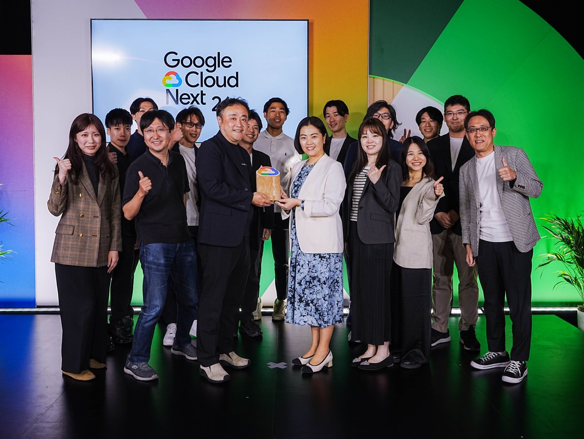 gcloudpartners's tweet photo. The hardware is in hand. 🏆 A huge congratulations to the partners who did exceptional work for our customers this year. These trophies are for solving real-world problems with AI. Meet the #GoogleCloudPartnerAwards winners → https://t.co/xjIvwu2cOX https://t.co/b5QjnHttsh