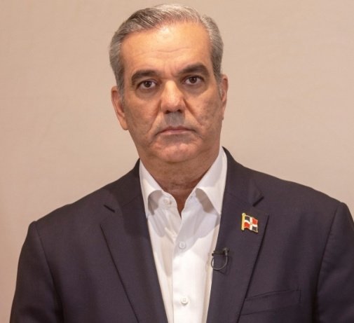 Edwarda77427936's tweet image. Escándalo #sexual @luisabinader
(Rafael Santos Badía) actual Ministro del (MESCYT) está envuelto en un escándalo reciente por una denuncia de violencia de género.
• La periodista y maestra Cristal Acevedo interouso una #denuncia formal ante la Fiscalía de #Violencia de Género y