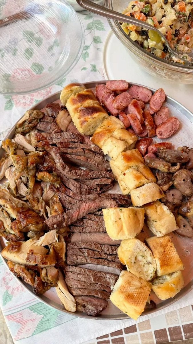 Dia Nacional do Churrasco 🔥🥩

Pode existir comida boa no mundo inteiro, mas poucas coisas superam a felicidade de um churrasco brasileiro bem feito!