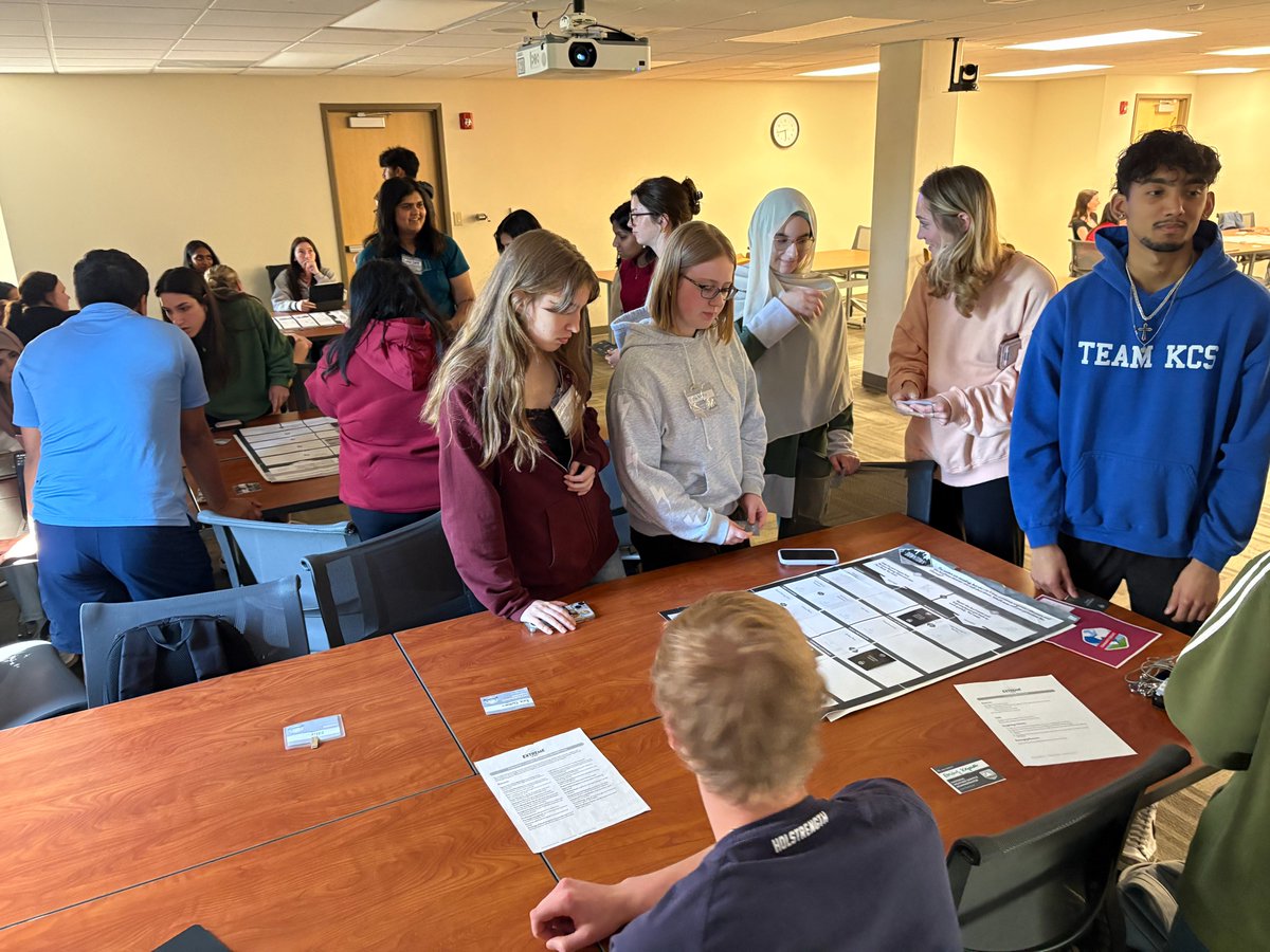 slucphsj's tweet image. This week our PUBH 2100 students took part in an in person, fast-paced disaster simulation where teamwork, and decision making were key. 

#publichealth #undergrad #health