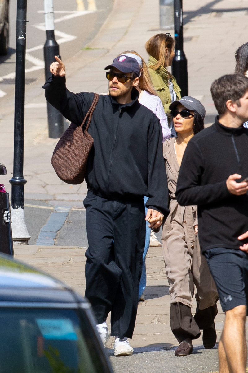 sarahᴴ loves harry🪩💋 tweet media