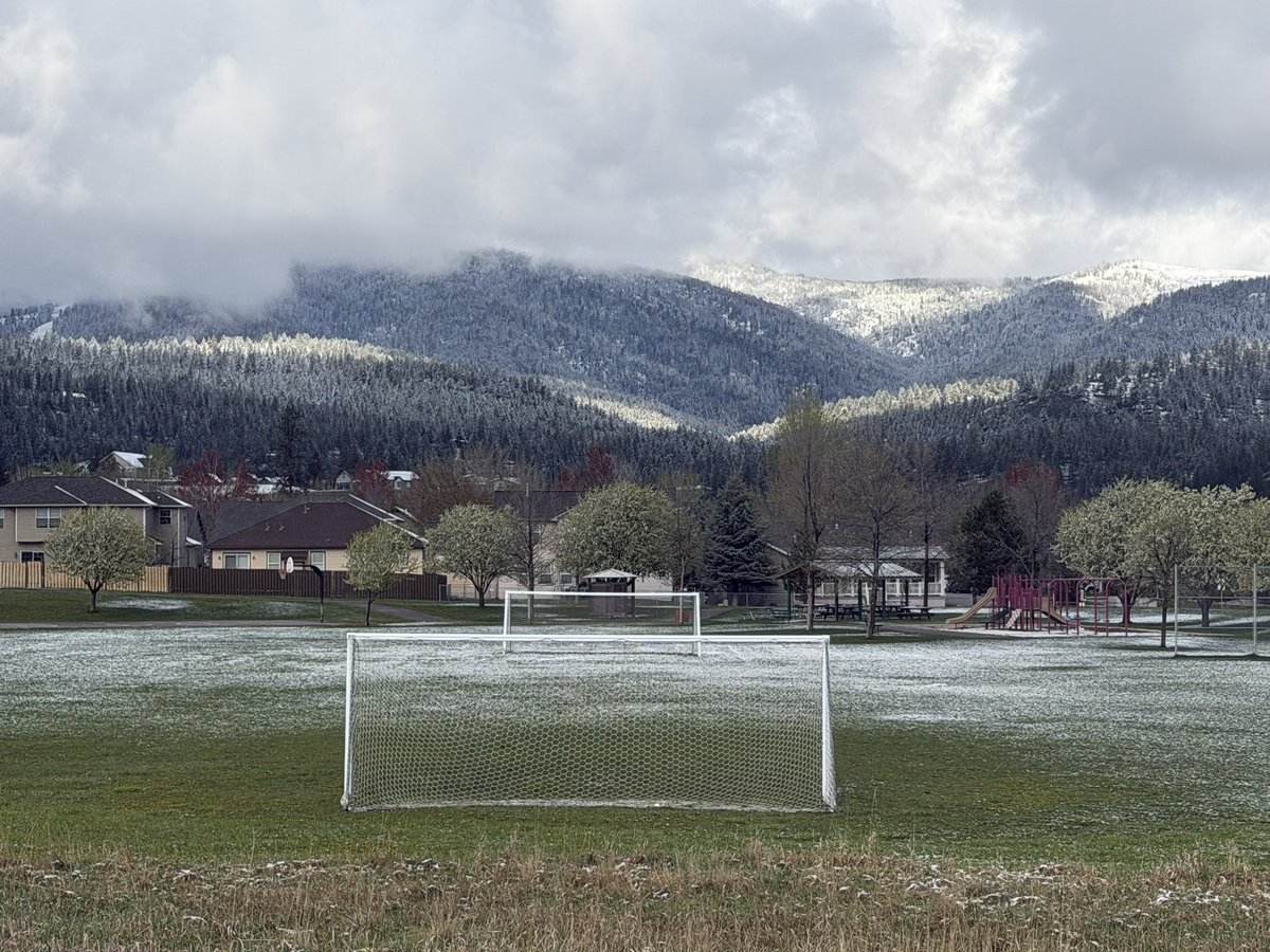 brettrodli's tweet photo. A dusting of snow in late April. https://t.co/c5LWgOH33O