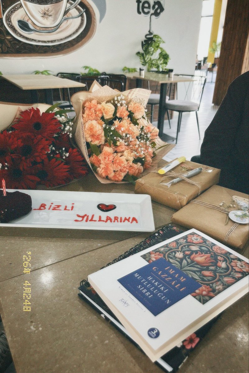 Nazl1Demiroglu's tweet photo. Sarıp sarmalayacağımız insanlar ve ânılar❤️🫂 https://t.co/84fBFn72Oj