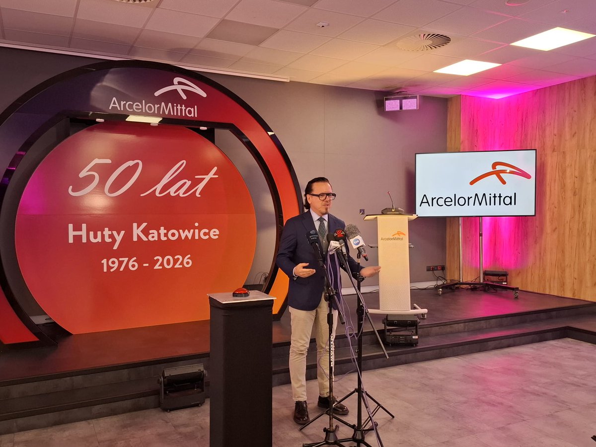 MAPGOVPL's tweet image. 💬Minister @wbalczun w #DąbrowaGórnicza: znajdujemy się w miejscu, które jest doskonałym przykładem i idealnie wpisuje się w nasz sposób myślenia o #LocalContent. Ponieważ local content to kwestia krajowości. Krajowy podmiot nie oznacza, że to musi być polski podmiot. Krajowy