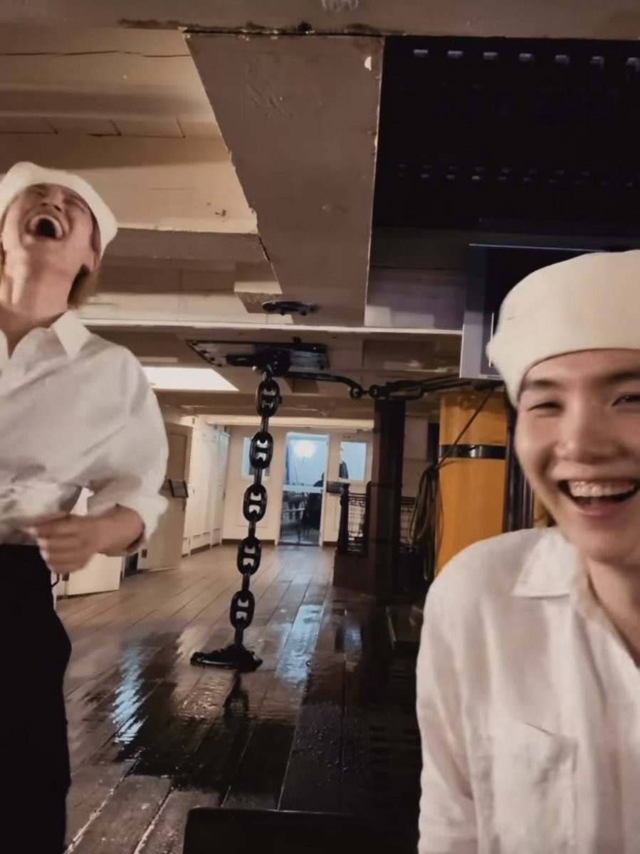 when he’s your shoulder of comfort, and he’s your husband. thanking my lucky star tonight ✨