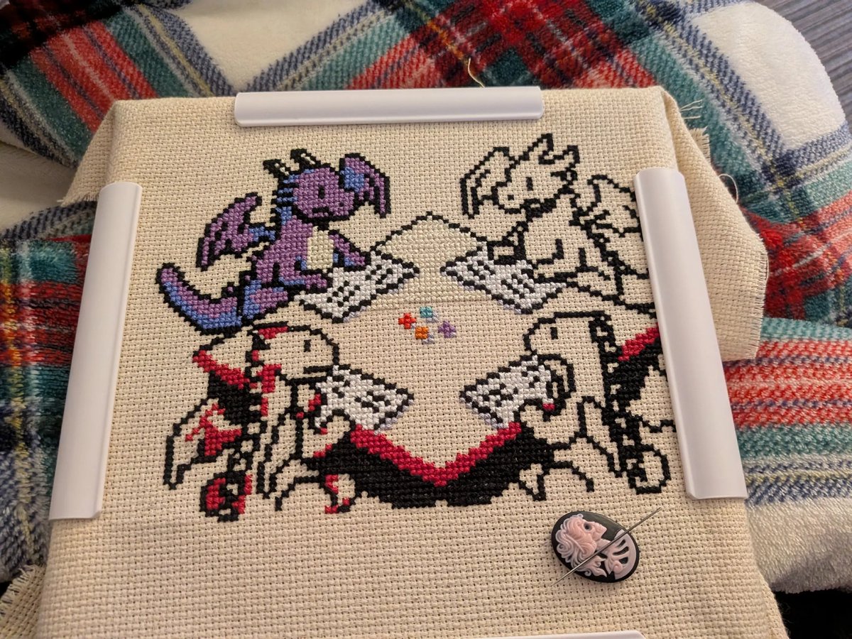 SnuggleBunArt's tweet image. Cross stitch update 🪡
We're slowly getting there but loving the colours 😅
#crossstitch #embroidery #craft