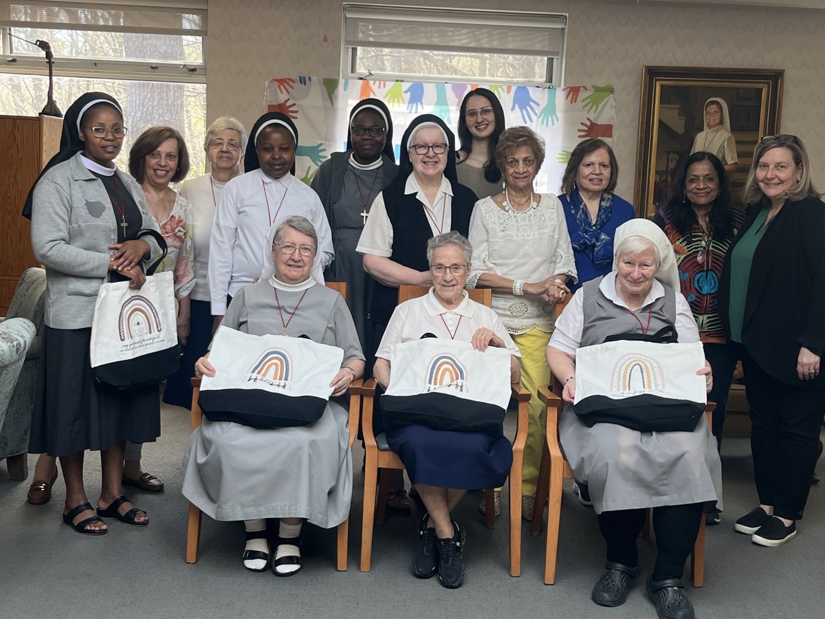 StBernardsRes's tweet photo. We had the pleasure of celebrating our incredible volunteers with a special appreciation lunch.
Their dedication, compassion, and kindness make a meaningful difference in the lives of our residents and our entire community.
#StBernardsResidence #UniversalCare  #IgniteVolunteerism https://t.co/ruTZ6rVO9S