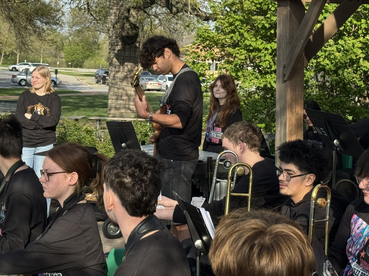FWCommSchools's tweet photo. FWCS students helped kick off the 2026 season at the @fortwaynezoo on Friday morning. #FrankePark students who participate in #StudyConnection at the zoo assisted with the ribbon cutting, while the Wildsiders from #NorthSide entertained the crowd.#ItStartsWithYourSchools https://t.co/axVKexsPIu