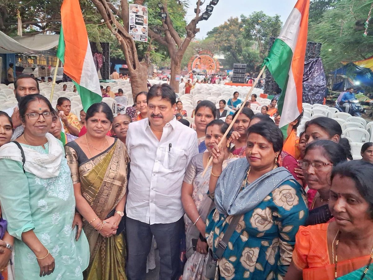 KothapaMeena's tweet photo. Participated in the Nari Shakti Akrosh Yatra protesting against the Congress Government over the 33% Women’s Reservation Bill from Ghmc office Tankbund to Indira Park along with BJP state president Ramchander Rao garu and our division leaders.

#kothapallymeenaupendarreddy #bjp https://t.co/cyiYSZCT4R
