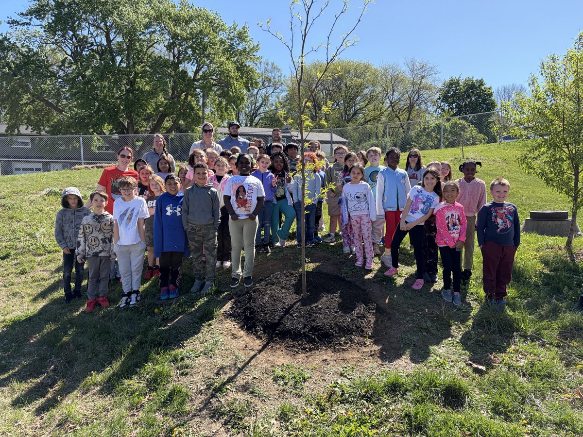 BirchcrestTiger's tweet photo. Arbor Day! Thank You! Terry Hughes Tree Service for planting a tree with the Birchcrest 2nd grade today!! #bctigers #bpsne https://t.co/L3MM4zmxAE