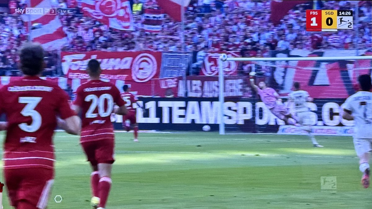 dirk_adam's tweet image. Muss bei Fortuna Düsseldorf gegen Dynamo Dresden den Ton ausmachen. Unfassbar schlecht. 😂😂😂 #F95SGD #sgd1953 #Sky