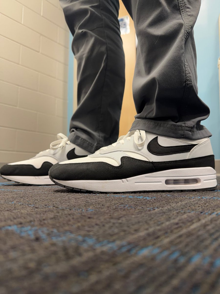 Reppin #RaiderNation with the Air Max 1 for #kotd on this beautiful #FireFridays!!