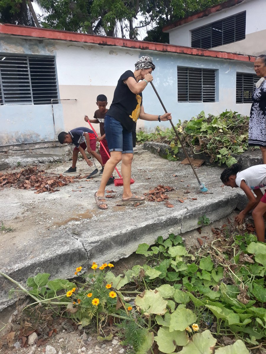Cambio de labor en nuestra institución educativa  en comemoracion a la alegórica  fecha del "1er de Mayo".
#EducacionGuanabacoa 
#CubaSiempreFirme
#ÑecoLaVanguardia