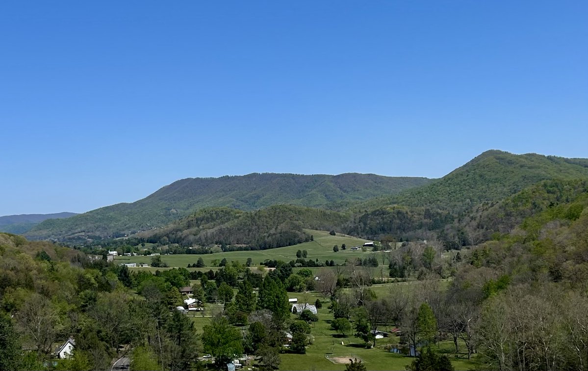 Bluegrass504's tweet image. Blacksburg is beautiful this time of year! 

#ThisIsHome 🦃