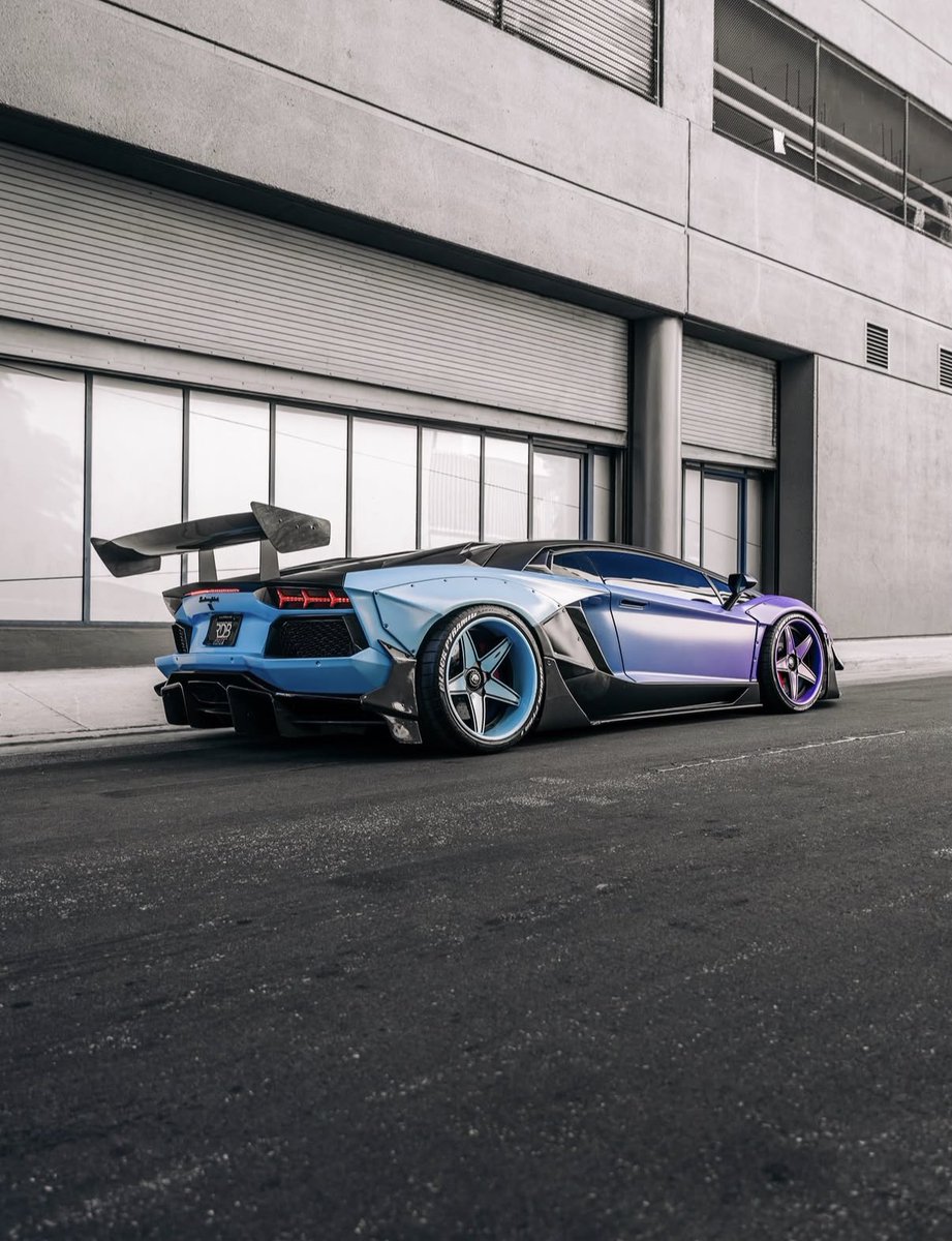 LuxuryCars365's tweet image. Lamborghini Aventador SV 😈