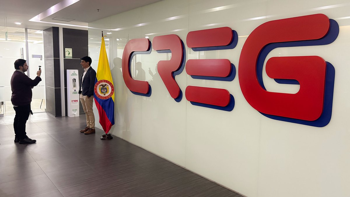 ConteColombia's tweet image. 🚗⚡ ¡La #MovilidadEléctrica acelera y avanza en Colombia! La @comisioncreg lideró una mesa técnica con cinco ministerios para regular el sector. Los #TécnicosElectricistas especializados serán los más demandados. #emobility #sostenibilidadenergética

👉 acortar.link/21042026