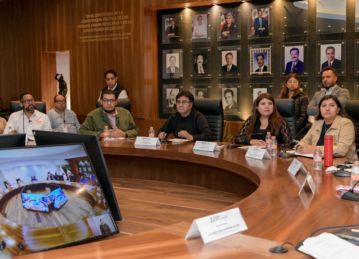 noticiasmiled's tweet image. 💰 El gobierno de Atizapán de Zaragoza destina 150 millones al programa Salario Familiar.

👨‍👩‍👧‍👦 Beneficiará a 20 mil familias.

💬 El alcalde Pedro Rodríguez Villegas destacó finanzas sanas y apoyo social.

#Atizapán #Edoméx #Apoyos 💰