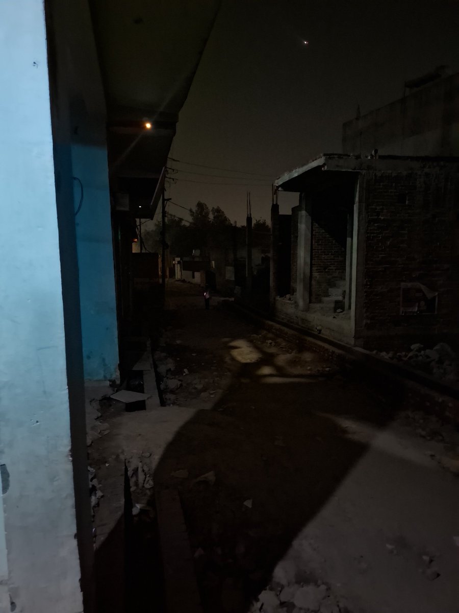 sadakatali9650's tweet image. Jalpura, Shamshan Ghat wala Road Pusta
@npclgrnoida

आज शाम से पूरे इलाके में बिजली गुल है। भीषण गर्मी में बच्चों व बुजुर्गों को भारी परेशानी हो रही है। शिकायत करने पर तकनीकी समस्या आ रही है और कोई टीम नहीं पहुंची। कृपया तुरंत बिजली बहाल करें।
#NPCL #Noida  #PowerCut #Urgent