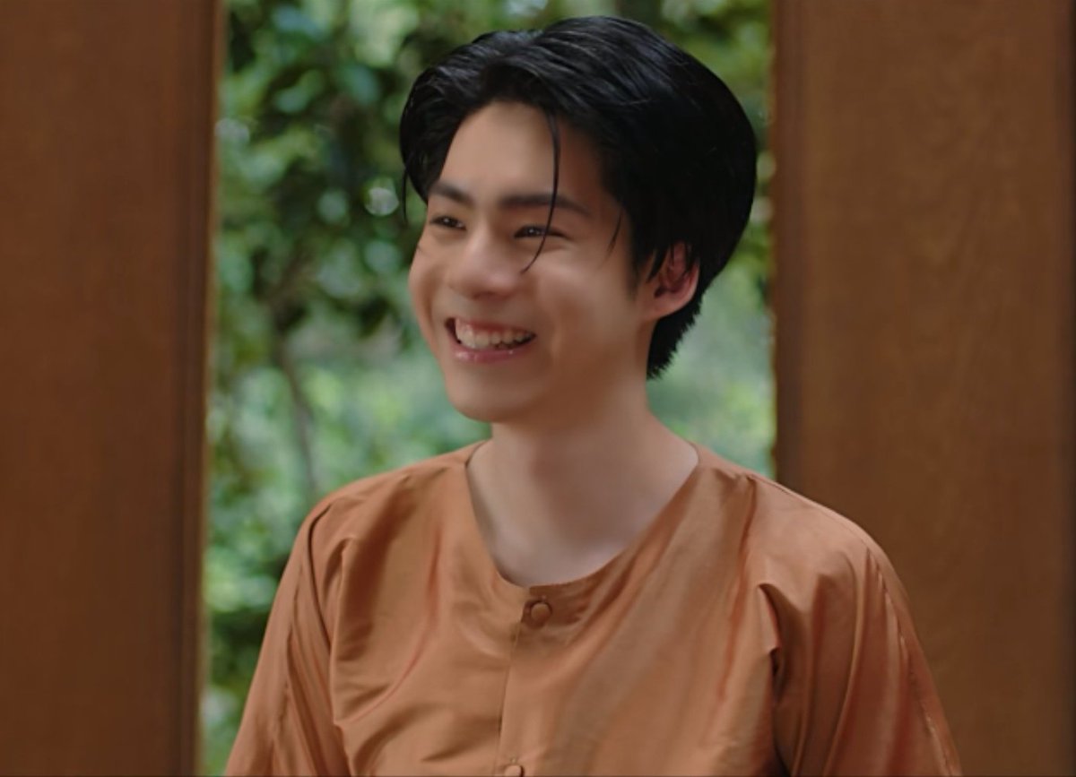 "does your manor also house a cat, my Lord?"
"Indeed, a Khao manee cat. A grumpy cat, pure white from head to tail. It is a times quite affectionate yet at other remarkably playful."😺

Wanna darling, he describes his lovely nong. not a real cat🤣

LOVE UPON A TIME EP5
#ภพเธอEP5