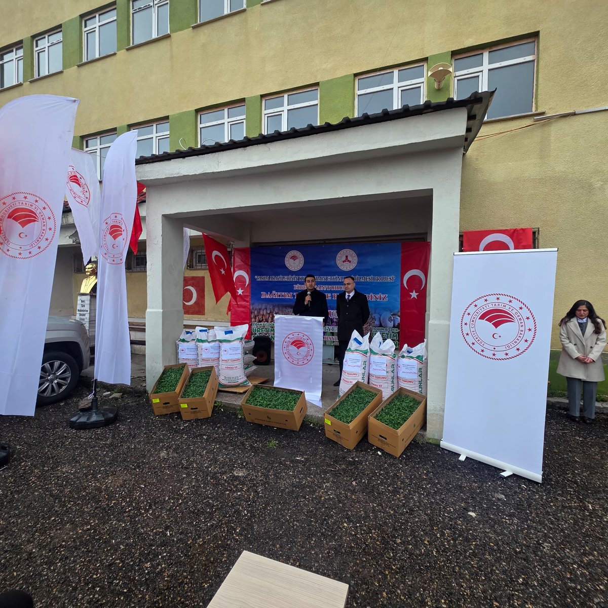 giresuntarim's tweet photo. 📍Şebinkarahisar'da Çiftçilerimize Nohut Tohumu Dağıtımı Yapıldı 

👨‍🌾👩‍🌾Bakanlığımızca uygulamaya konulan Tarım Arazilerinin Kullanımının Etkinleştirilmesi (#TAKE) Projesi kapsamında üreticilerimize hibe desteği vermeye devam ediyoruz...+ https://t.co/w2ltFGAUAK