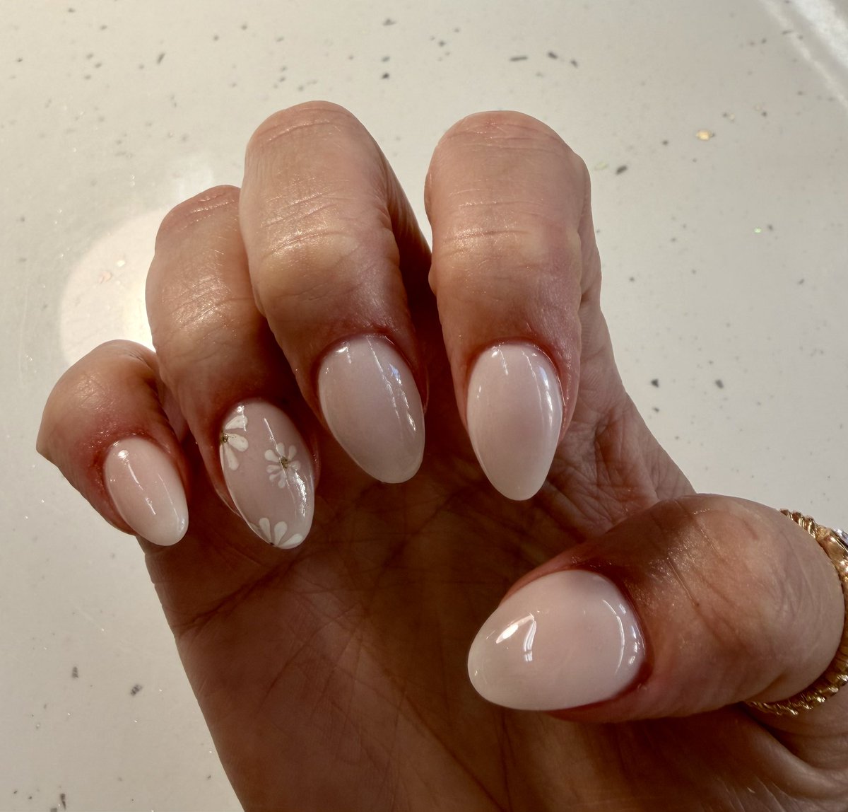 bookishchrissie's tweet image. Nail day is always my favourite day 💅 #newnails #nailinspo