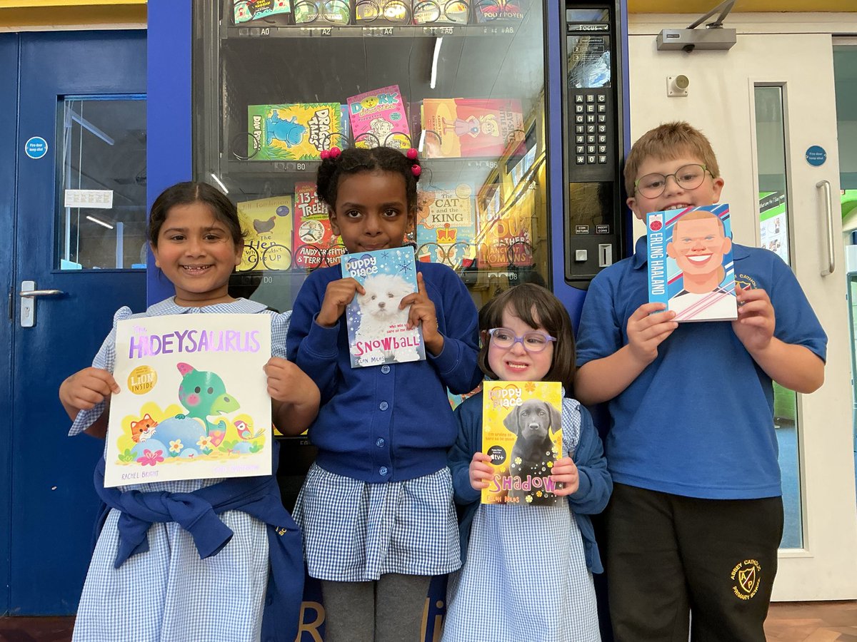 AbbeyPrimary's tweet image. Lot's of happy faces when choosing a book to keep out of the #vendingmachine  this afternoon! Happy #reading! 📚🤗📚
