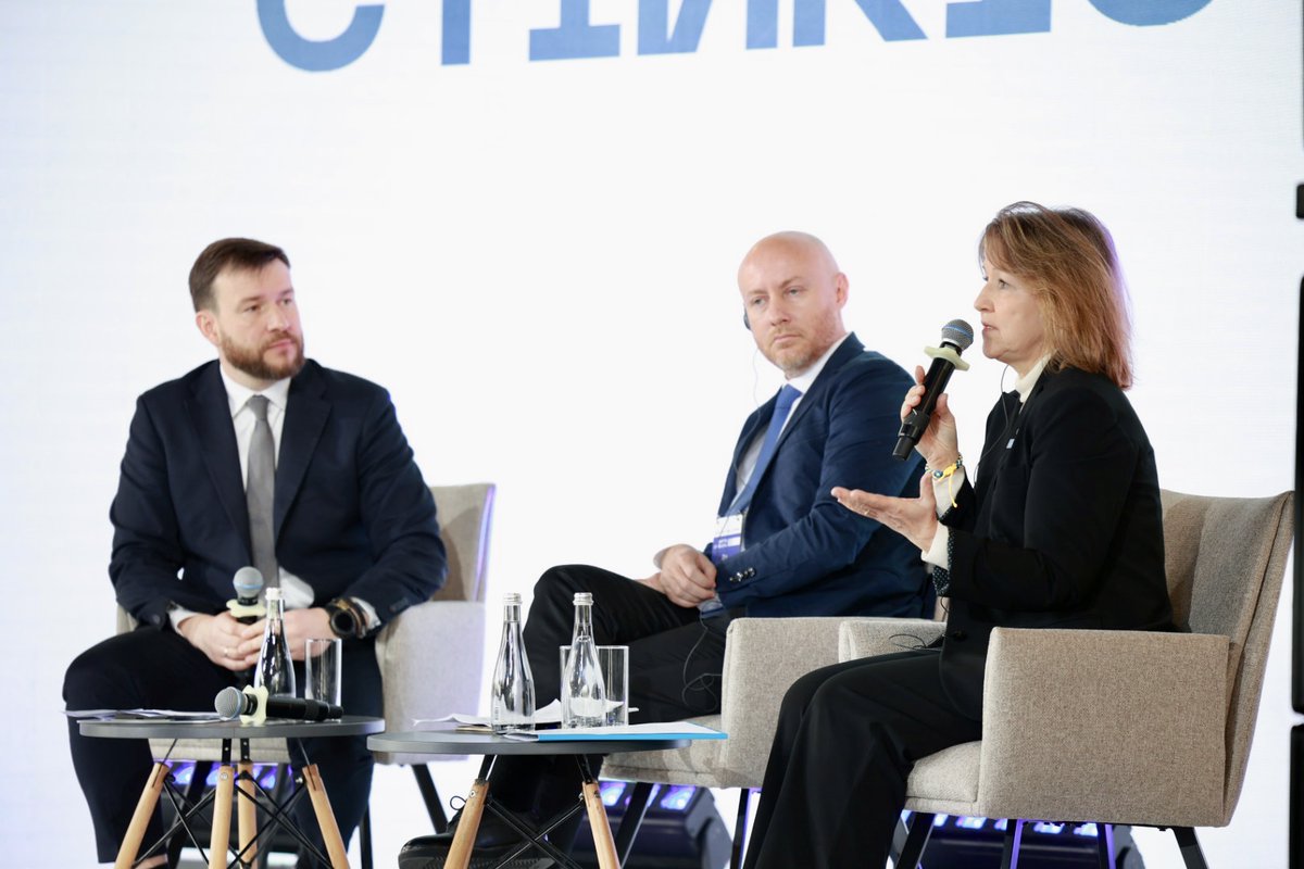 UNICEF_UA's tweet image. As war continues to affect children and families in 🇺🇦, #mentalhealth and psychosocial support is critical.

#Resilience Forum with key actors hosted by @MinSocUA highlighted progress and needs. As a key partner, @UNICEF is helping strengthen social services #ForEveryChild.