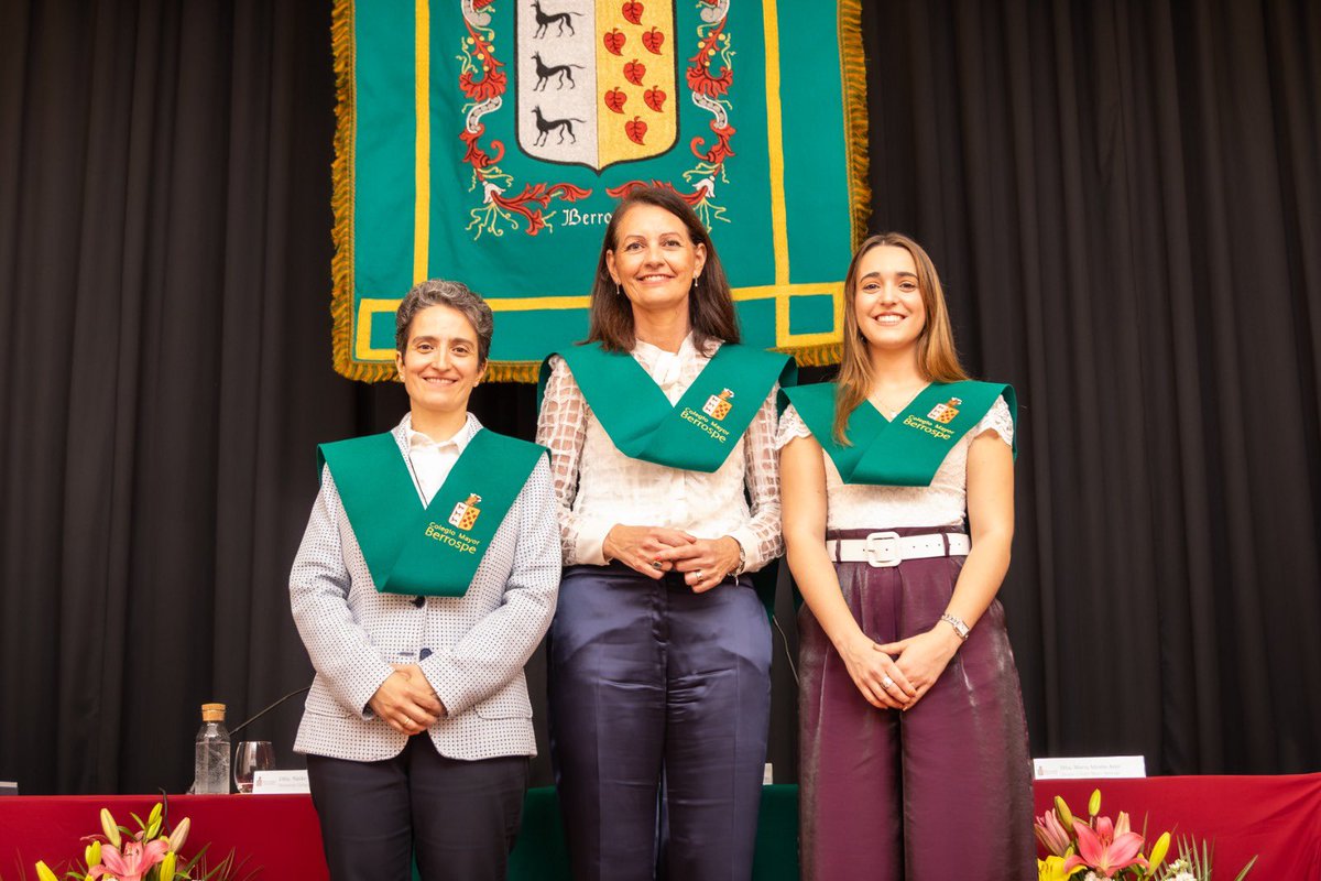 CMBerrospe's tweet photo. A continuación tuvo lugar el ACTO ACADÉMICO🎓presidido por @aracil_elisa, Vicerrectora de @UCOMILLAS, quien además dio su ponencia titulada “La audacia del corazón”.Conectó con todas las colegialas y asistentes y nos animó a vivir con para qué en la vida🫶🏻. https://t.co/OWf7cXX45V