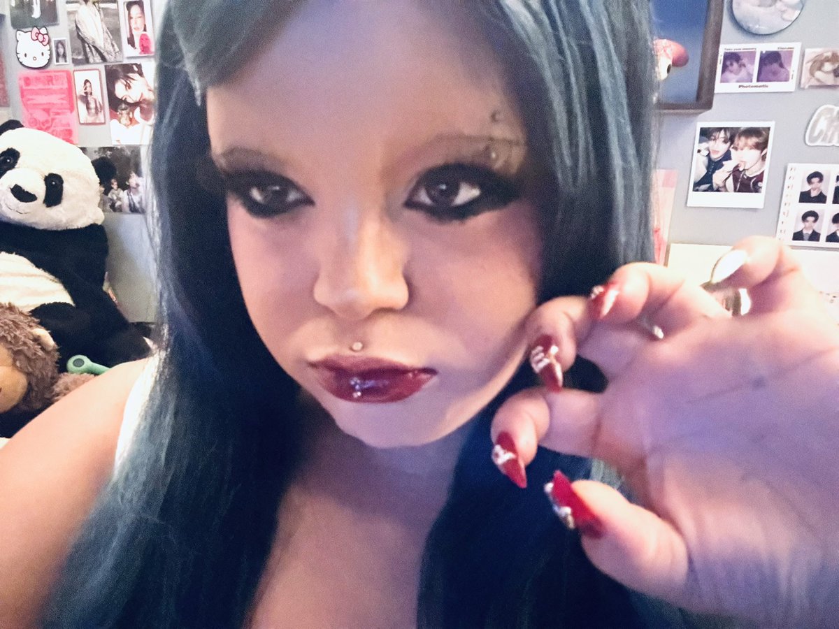 monday 🐾 is RED tweet media