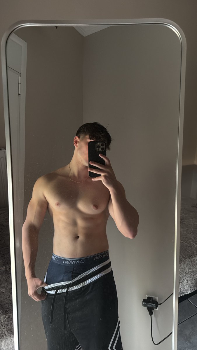 Williamof tweet media