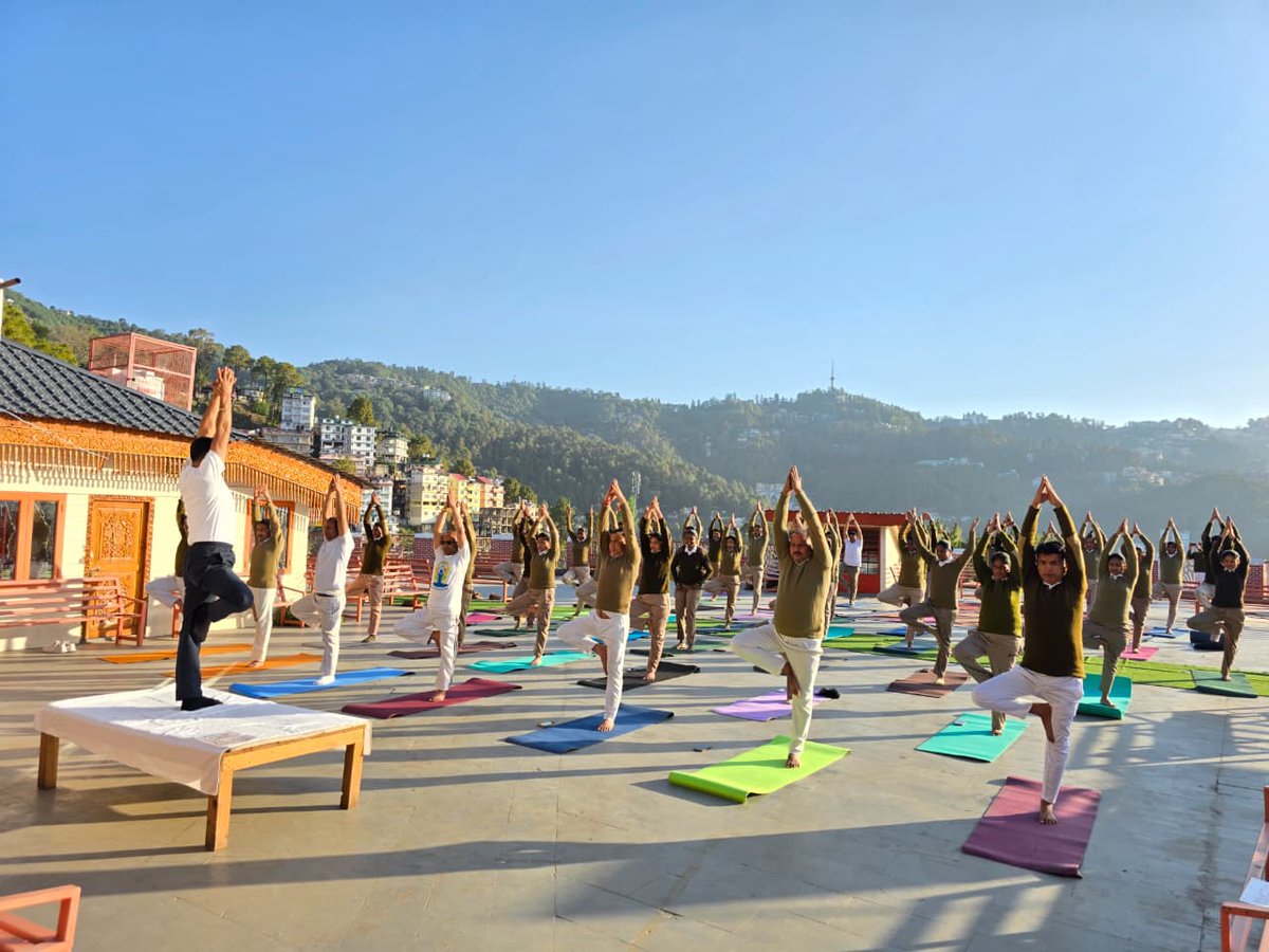 SSBMTCSHIMLA's tweet photo. चिकित्सा प्रशिक्षण केंद्र, शिमला के सभी कार्मिकों एवं प्रशिक्षुओं द्वारा आज "अंतर्राष्ट्रीय योग दिवस-2026" के 100 दिन काउंटडाउन उत्सव (13 मार्च 2026 से 21 जून 2026) के अवसर पर संकट मोचन मंदिर शिमला में योगा अभ्यास कार्यक्रम आयोजित किया गया ।
#InternationalYogaDay 
#SSB 
#dgssbmha https://t.co/i9b1lCqAMQ