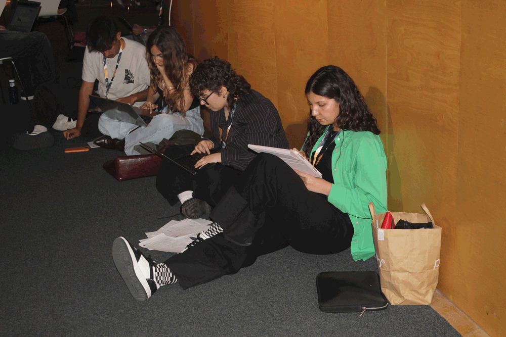 educafestival's tweet photo. ¡Qué jornada de Cruda Creatividad vivimos!
21 duplas trabajando y regalándonos una auténtica lección de ganas, talento, conocimiento, humor y creatividad. ¿Queréis más info? Pasaros por https://t.co/P23qH1lpzS
¡Gracias a todos los participantes por hacerlo tan fácil! https://t.co/sQy5bVaLgi