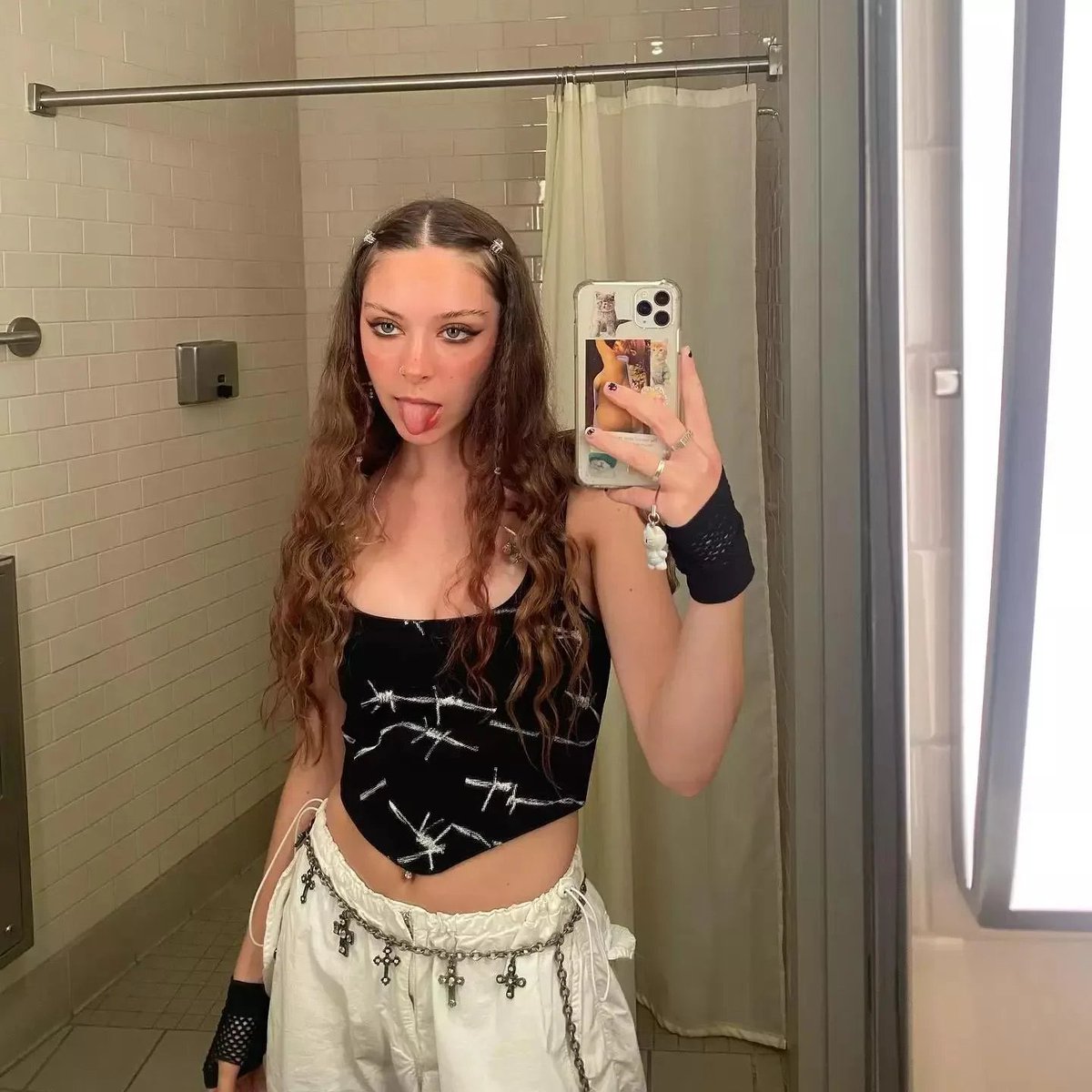 Holly’s Worshipper 🗝️ tweet media