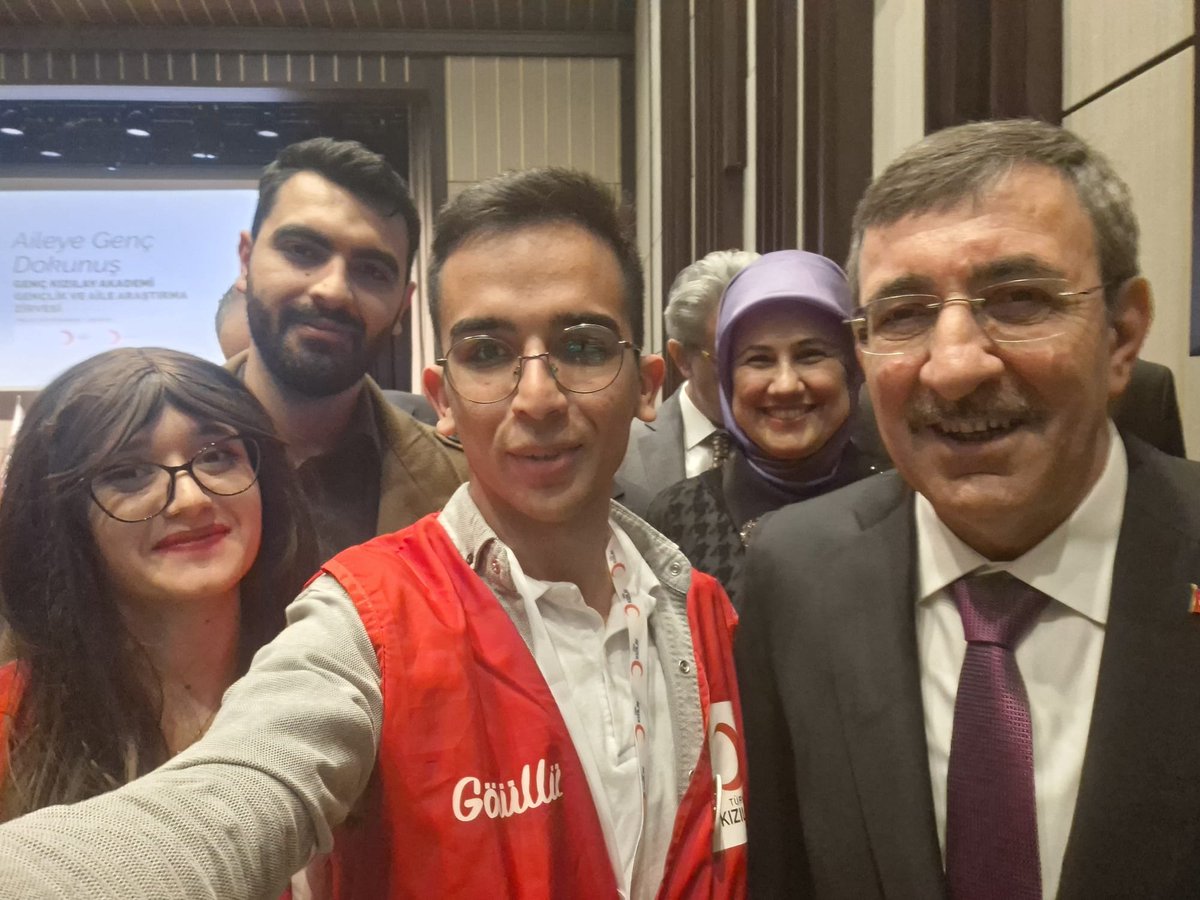 Üniversitemiz Genç Kızılay Kulübü öncülüğünde gerçekleştirilen Meclis buluşmalarına katılan
<a href="/nohueconomyart/">nohu_ekonomivesanat</a> kulübü öğrencilerimiz, gururlarımız, ilimizi ve üniversitemizi başarıyla temsil ettiler.
<a href="/_cevdetyilmaz/">Cevdet Yılmaz</a>
<a href="/DrHasanUslu/">Hasan USLU 🇹🇷🥇</a>
<a href="/NOHUniversitesi/">Niğde Ömer Halisdemir Üniversitesi</a>
#Nigde