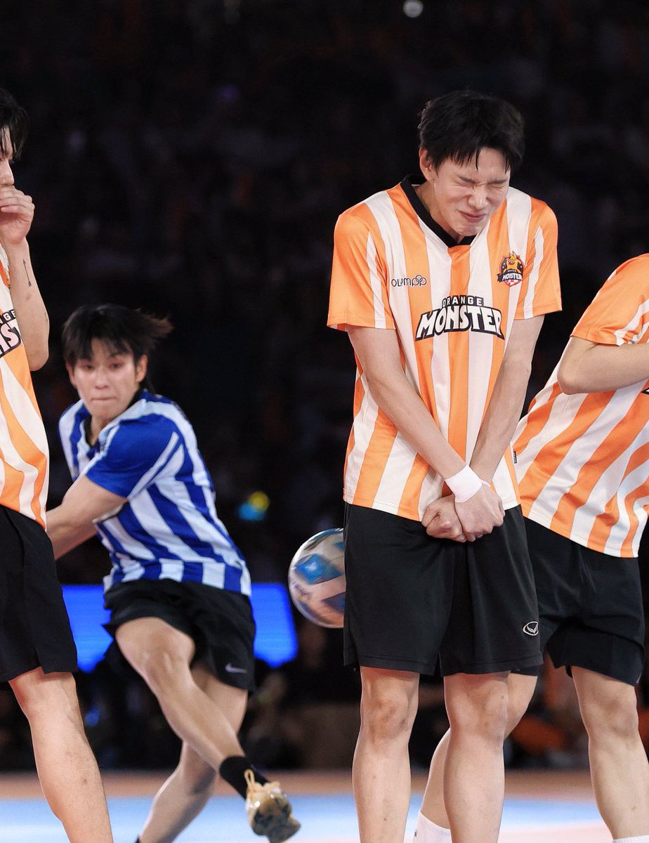 eonyaw *' `*: •☆ εїз tweet media