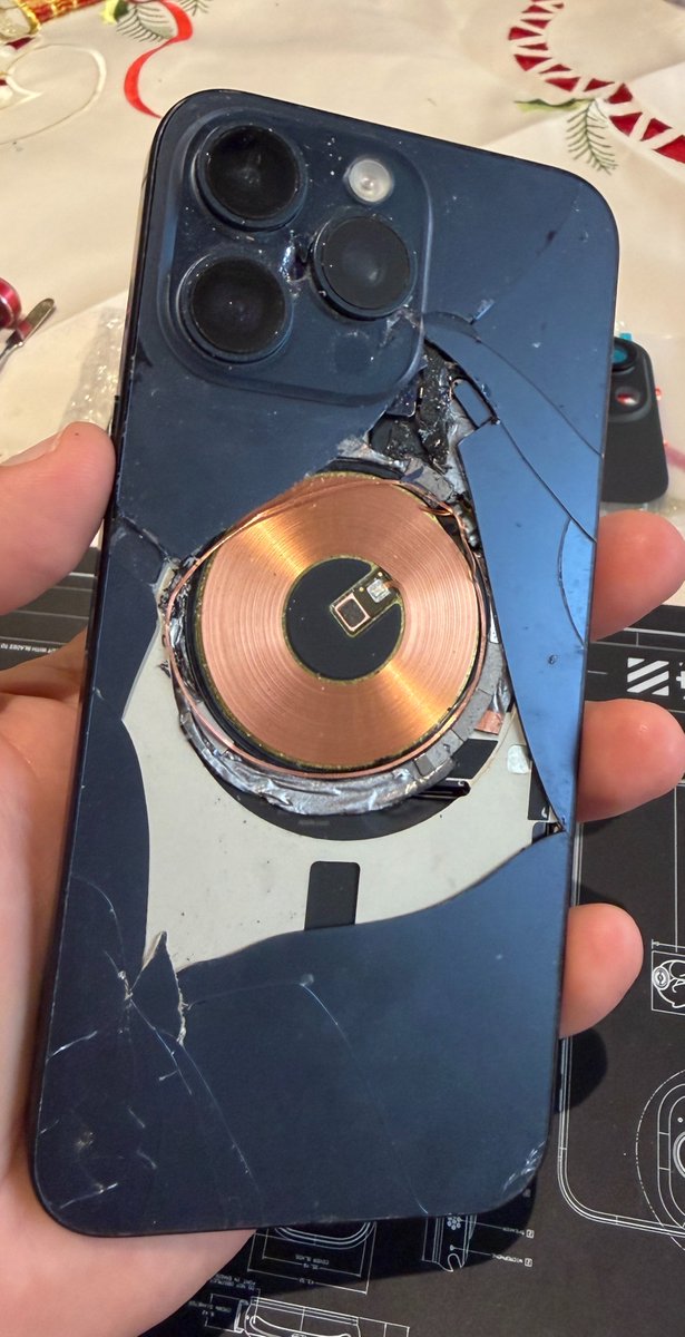 Actualmente tengo mi teléfono así por eso mismo 😔