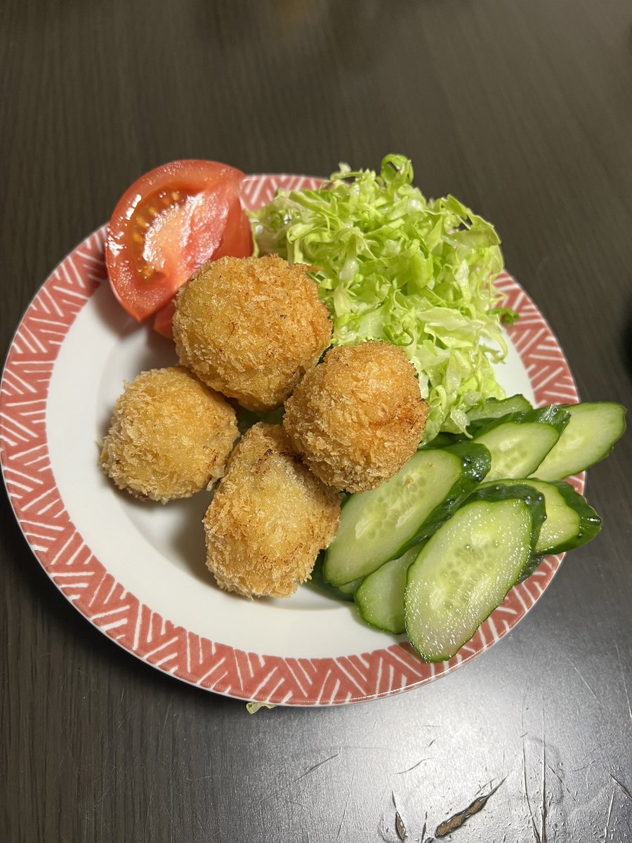adtpawdp's tweet photo. 豚バラの薄切りを丸めて作る一口サイズのトンカツが簡単楽チン。１個ずつ量が調節出来て良い。 https://t.co/VOQrmkrFlZ
